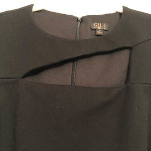 GILI  - Cut Out Top